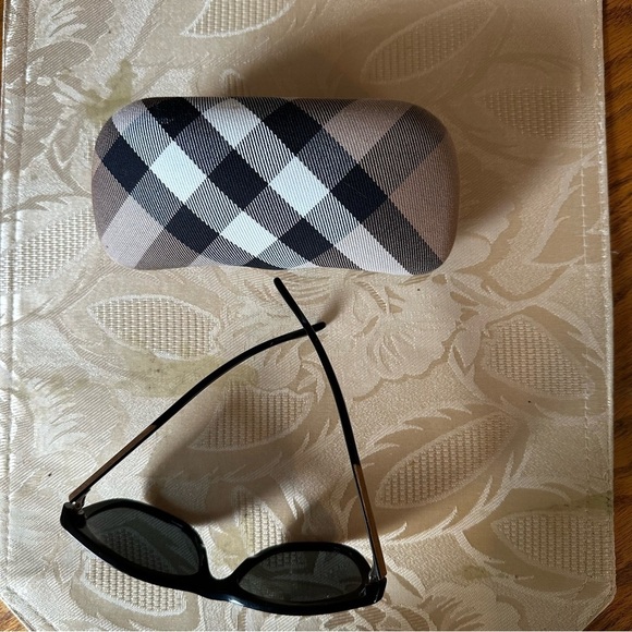 Vintage Burberry Sunglasses With Case Preowned very good condition main image 11